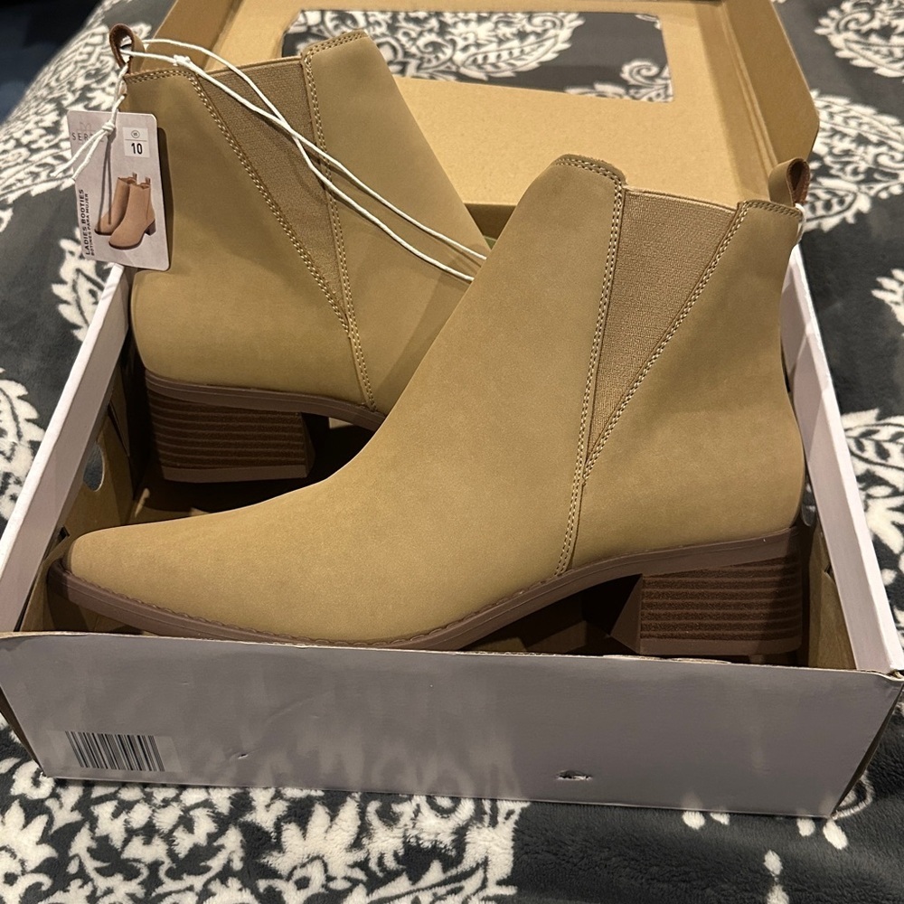 🆕 SERRA Ladies booties Tan Ankle Boots size 10 NIB 🔥 - Picture 2 of 7
